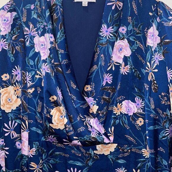 Lost +‎ Wander Navy Floral Faux Wrap Dress Size Medium NWT - Picture 5 of 11